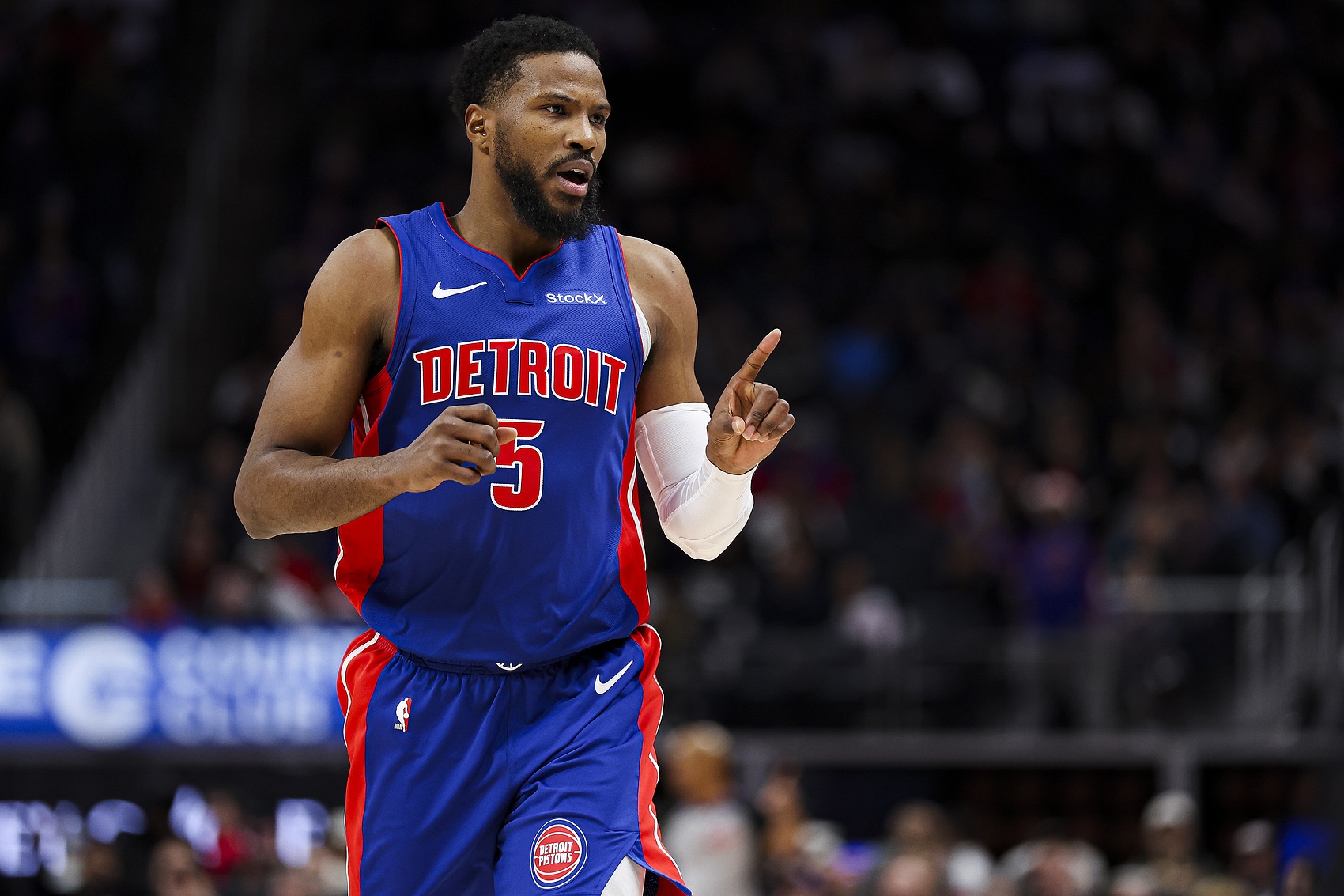 比斯利谈失利:今晚比赛是季后赛级别的 是一次很好的学习经历