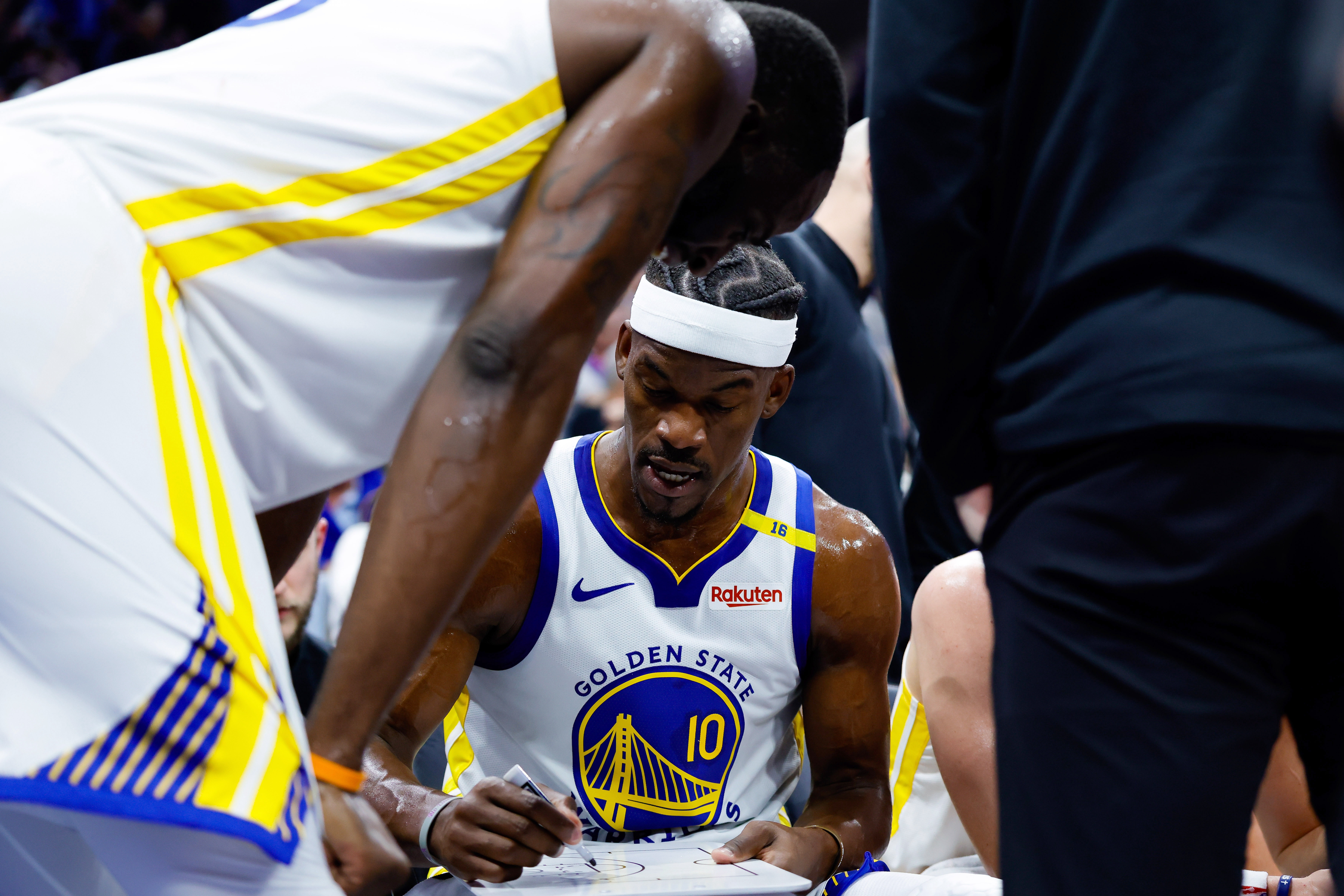 巴特勒:我想得分的时候随时能得分 但我喜欢让队友参与进来