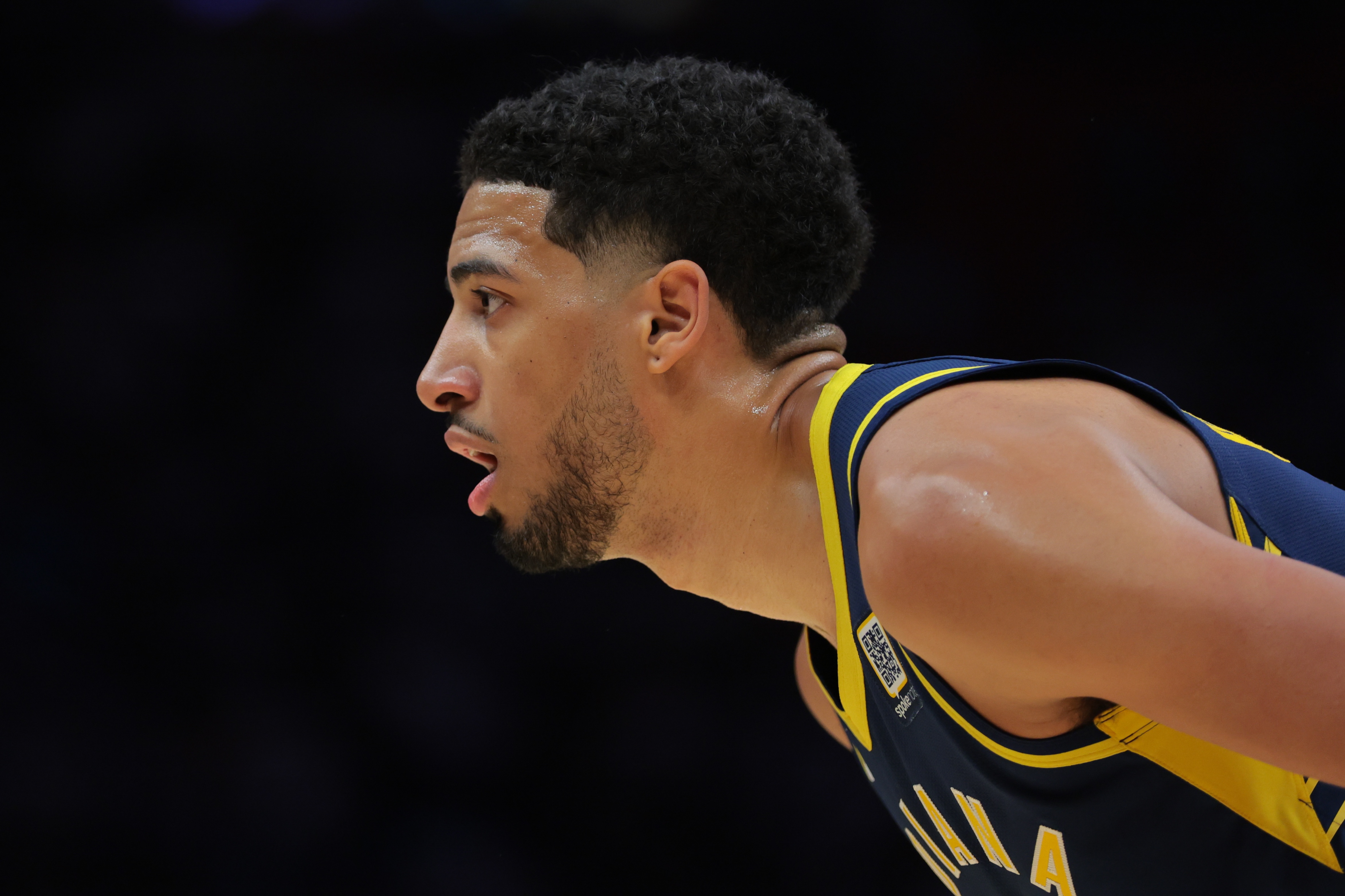 哈利伯顿:我赛前看了自己上一次对阵火箭的表现 自我反思很重要